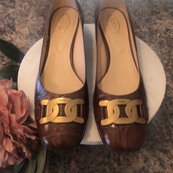 Tods Embossed Alligator Block Heel Kate Pumps - Picture 4 of 16